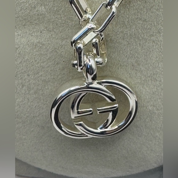 Gucci Sterling Silver GG Pendant & Large Link 18” Necklace - Picture 3 of 6
